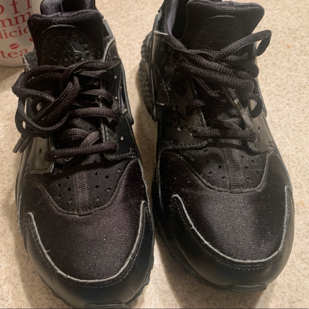 Nike Black Huarache Run Trainers size 7 in woman’s